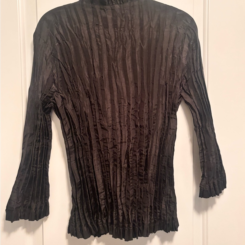 Vintage Agora Ruffled Button-Front Top - Picture 7 of 10